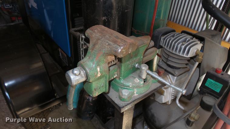 image for item EF9342 Miller Bobcat 225 welder/generator