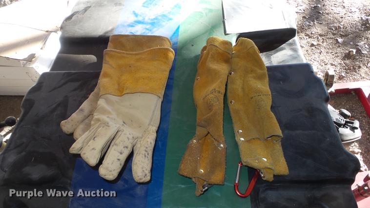 image for item EF9342 Miller Bobcat 225 welder/generator