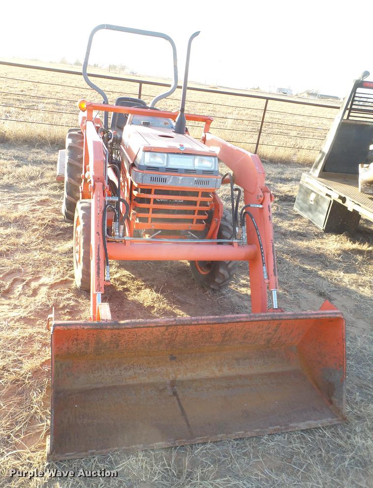 image for item EI9526 Kubota L2500D MFWD tractor