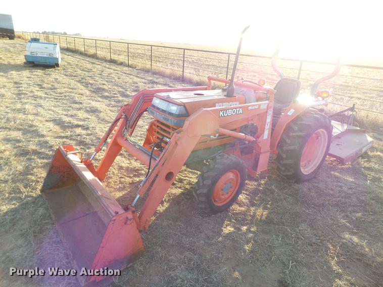 image for item EI9526 Kubota L2500D MFWD tractor