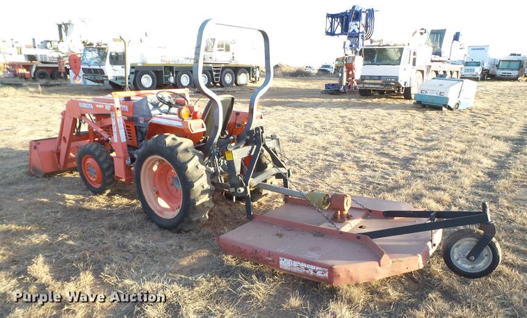 image for item EI9526 Kubota L2500D MFWD tractor
