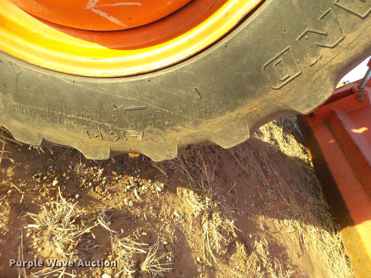 image for item EI9526 Kubota L2500D MFWD tractor