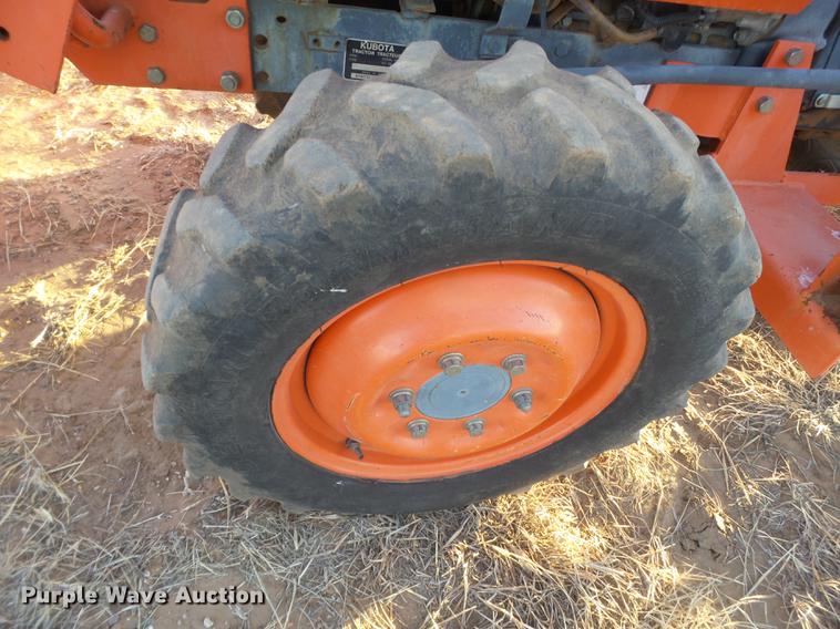 image for item EI9526 Kubota L2500D MFWD tractor