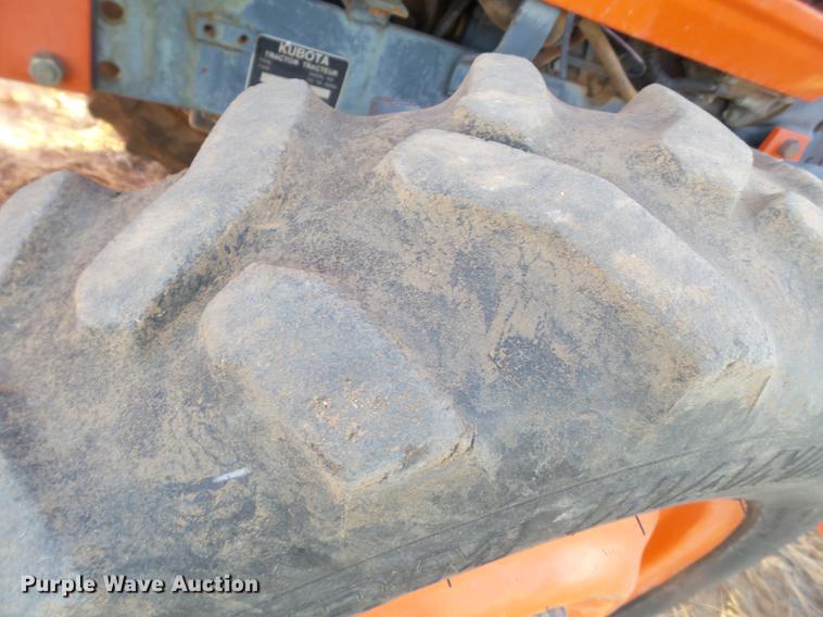 image for item EI9526 Kubota L2500D MFWD tractor