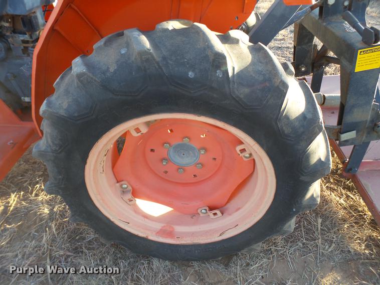 image for item EI9526 Kubota L2500D MFWD tractor
