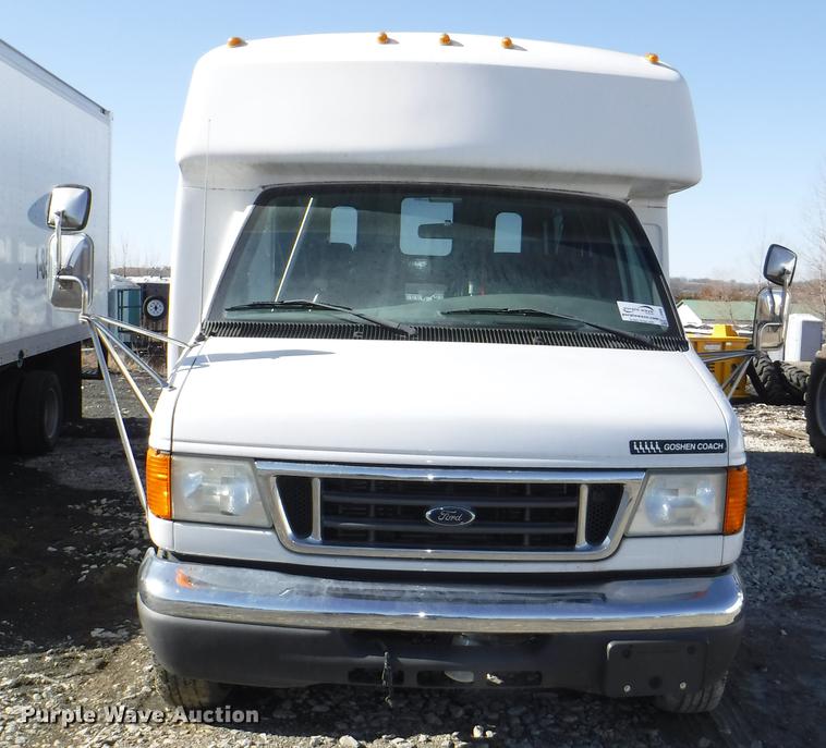 image for item J5508 2005 Ford E450 shuttle bus