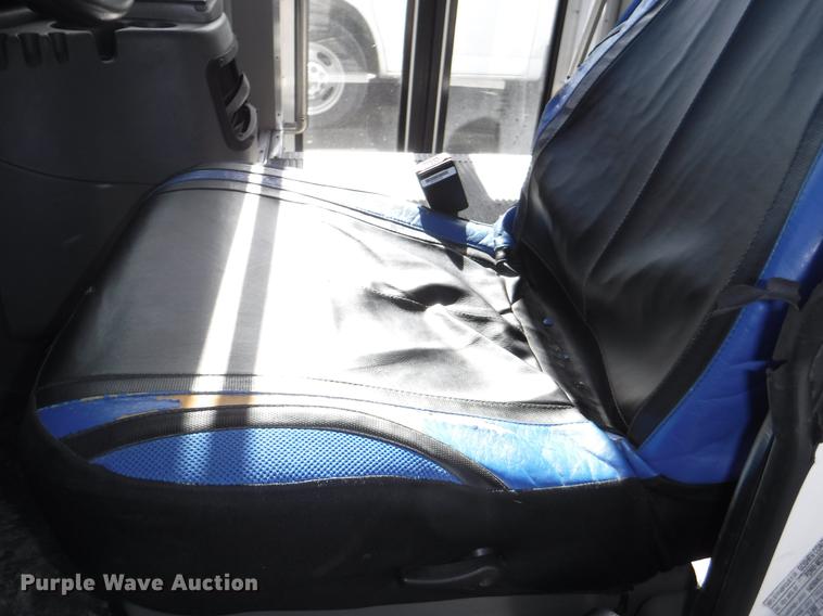 image for item J5508 2005 Ford E450 shuttle bus