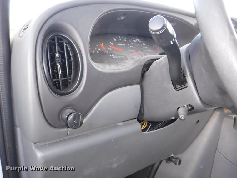 image for item J5508 2005 Ford E450 shuttle bus