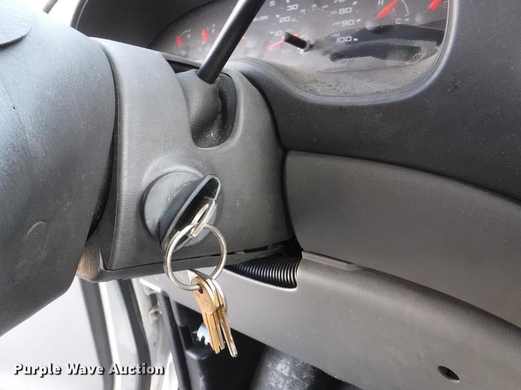 image for item J5508 2005 Ford E450 shuttle bus