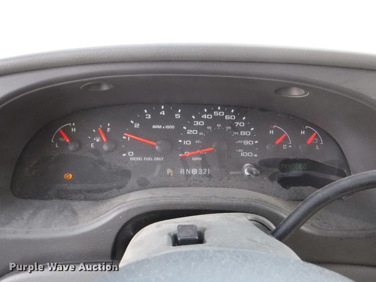 image for item J5508 2005 Ford E450 shuttle bus