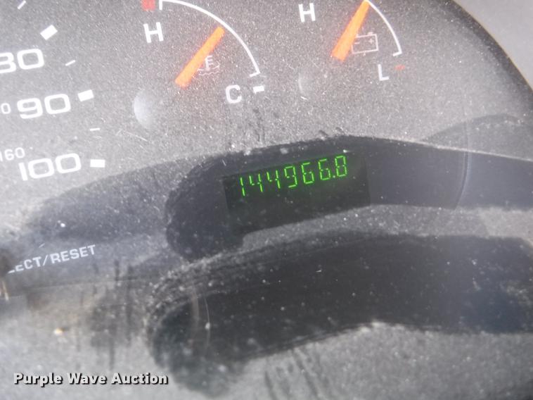 image for item J5508 2005 Ford E450 shuttle bus