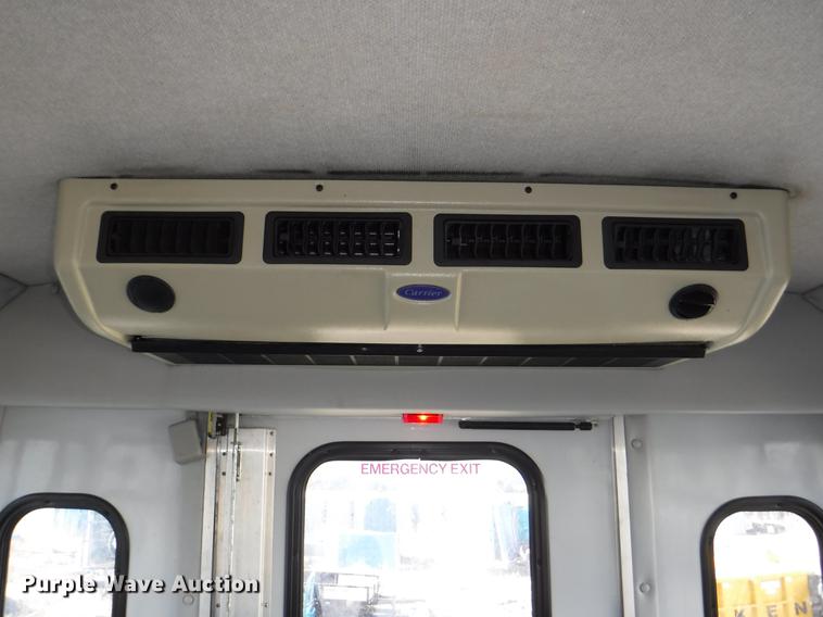 image for item J5508 2005 Ford E450 shuttle bus
