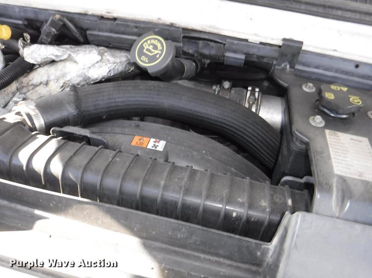 image for item J5508 2005 Ford E450 shuttle bus