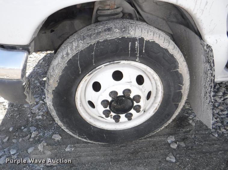 image for item J5508 2005 Ford E450 shuttle bus