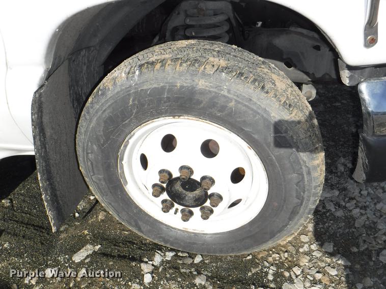 image for item J5508 2005 Ford E450 shuttle bus