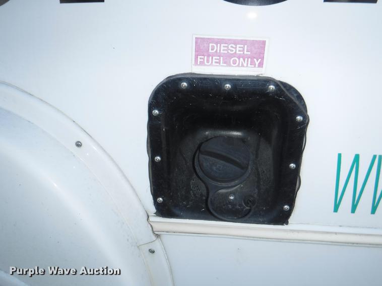 image for item J5508 2005 Ford E450 shuttle bus