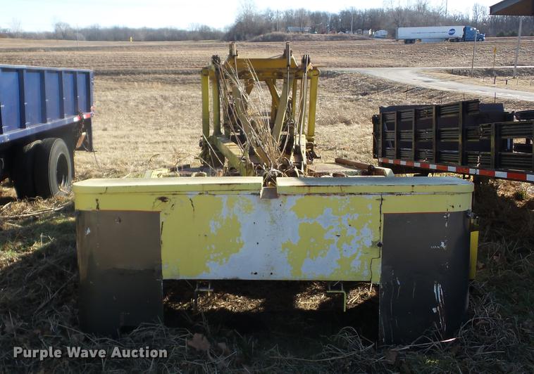 Wrecker bed in Carthage, MO Item J8543 sold Purple Wave