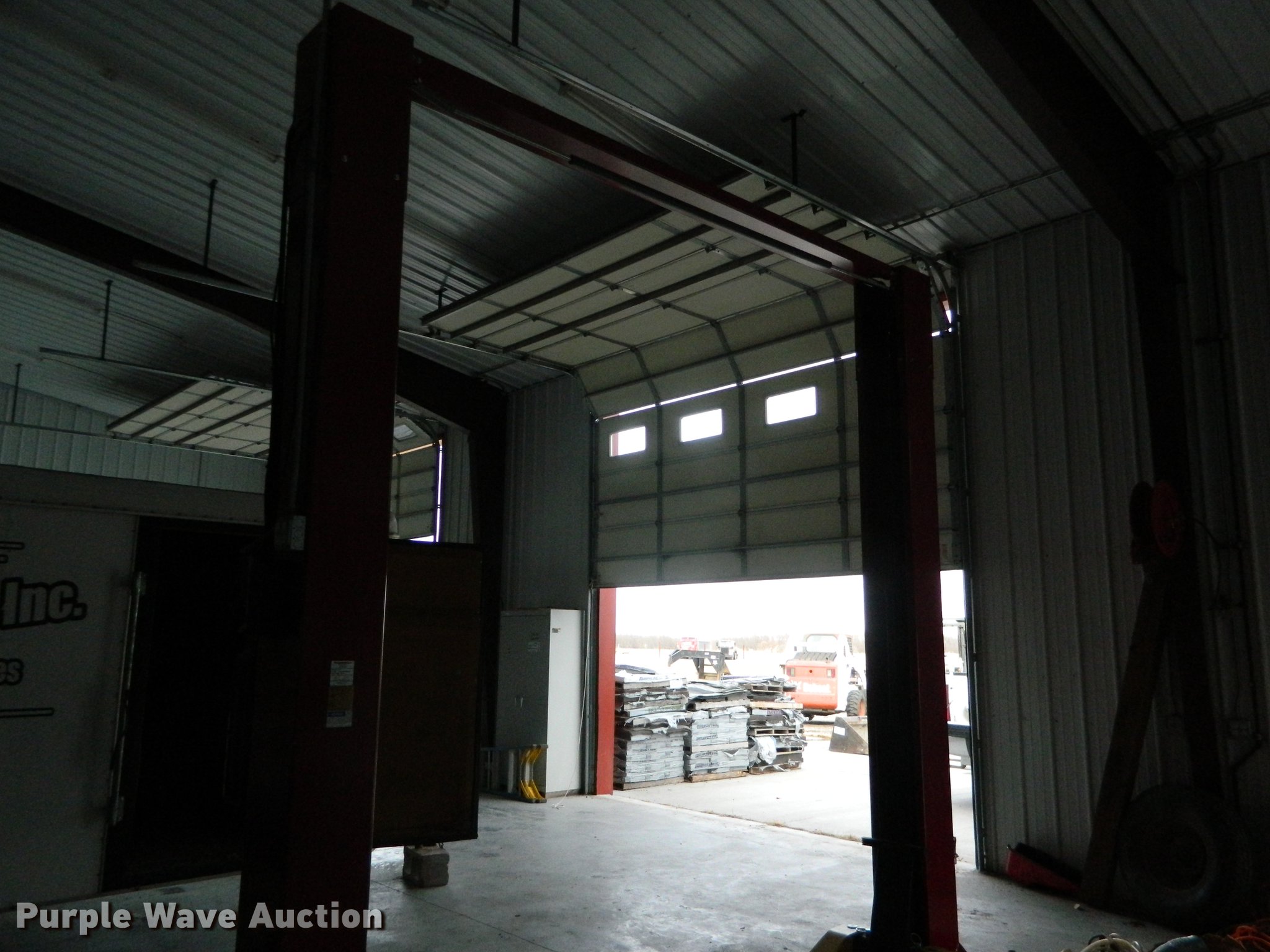2012 Challenger CL10 two post lift in Phillipsburg, KS Item