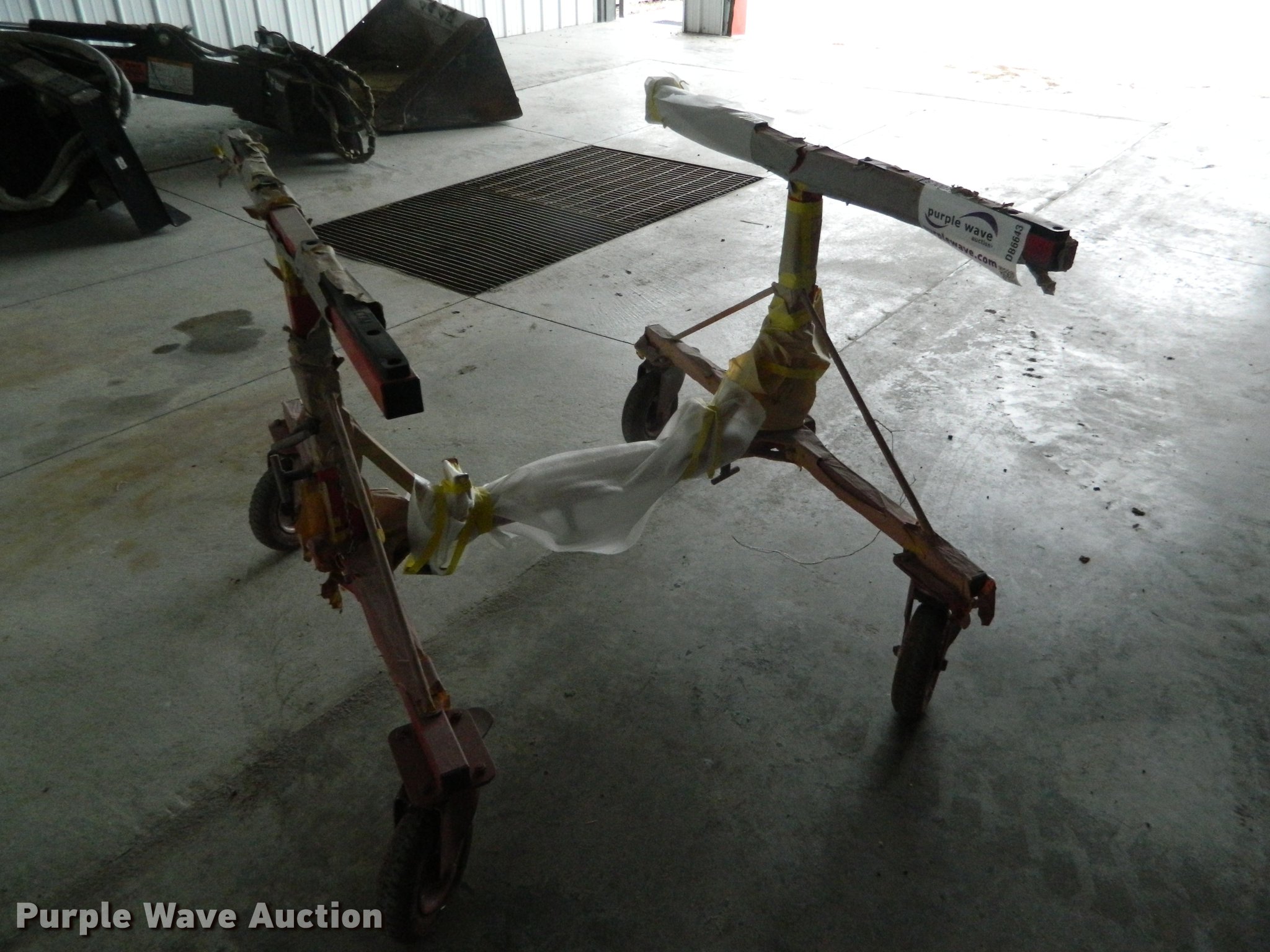 Auto body paint stand in Phillipsburg, KS Item DB6643 sold Purple Wave