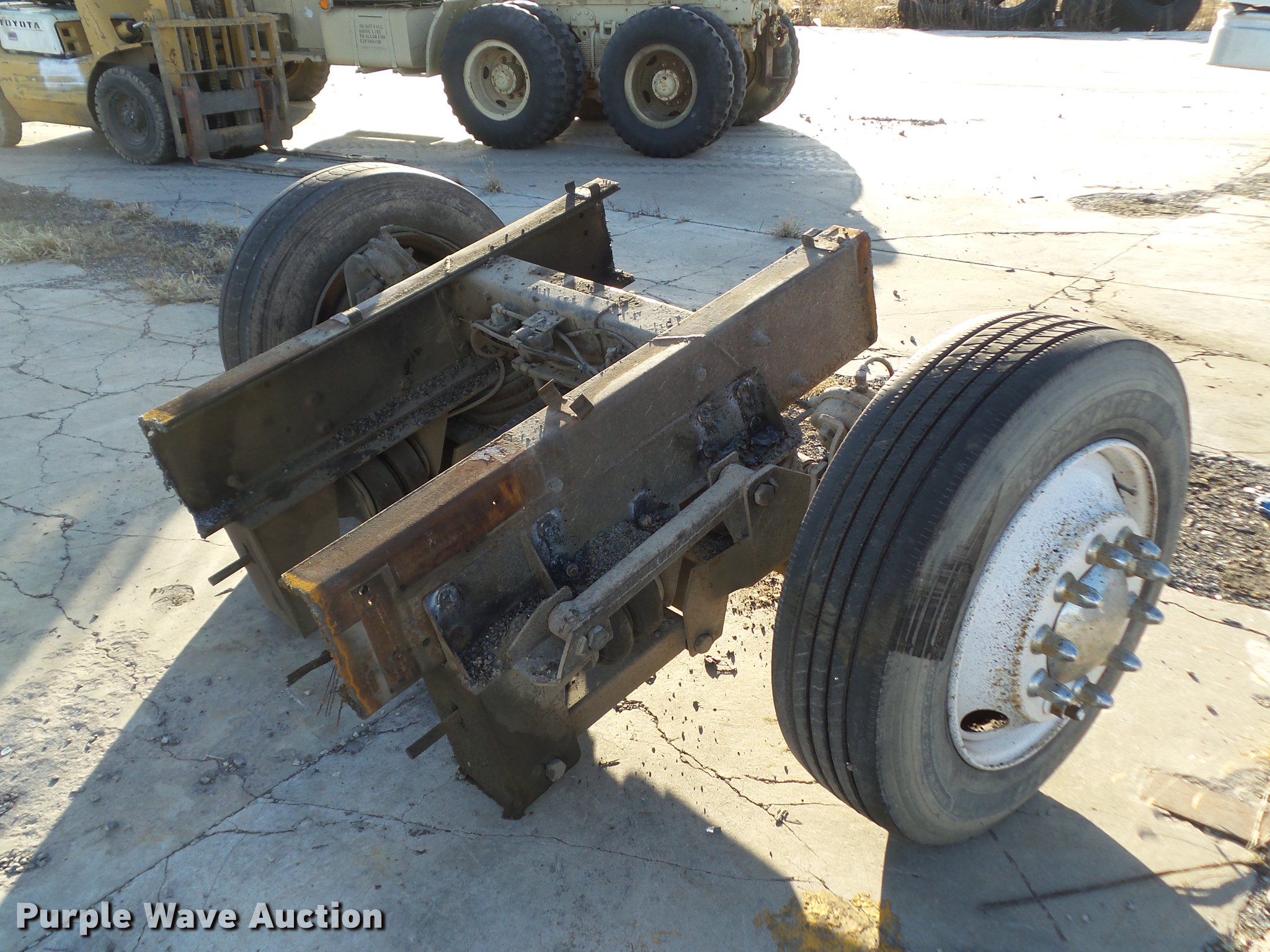 Steerable tag axle in Centerville, IA Item DZ9195 sold Purple Wave