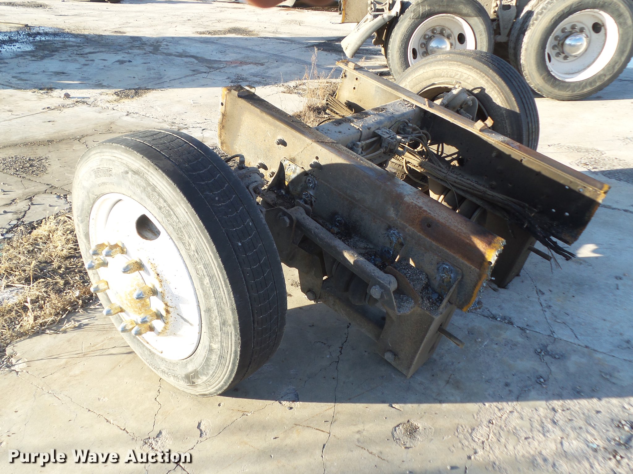 Steerable tag axle in Centerville, IA Item DZ9195 sold Purple Wave