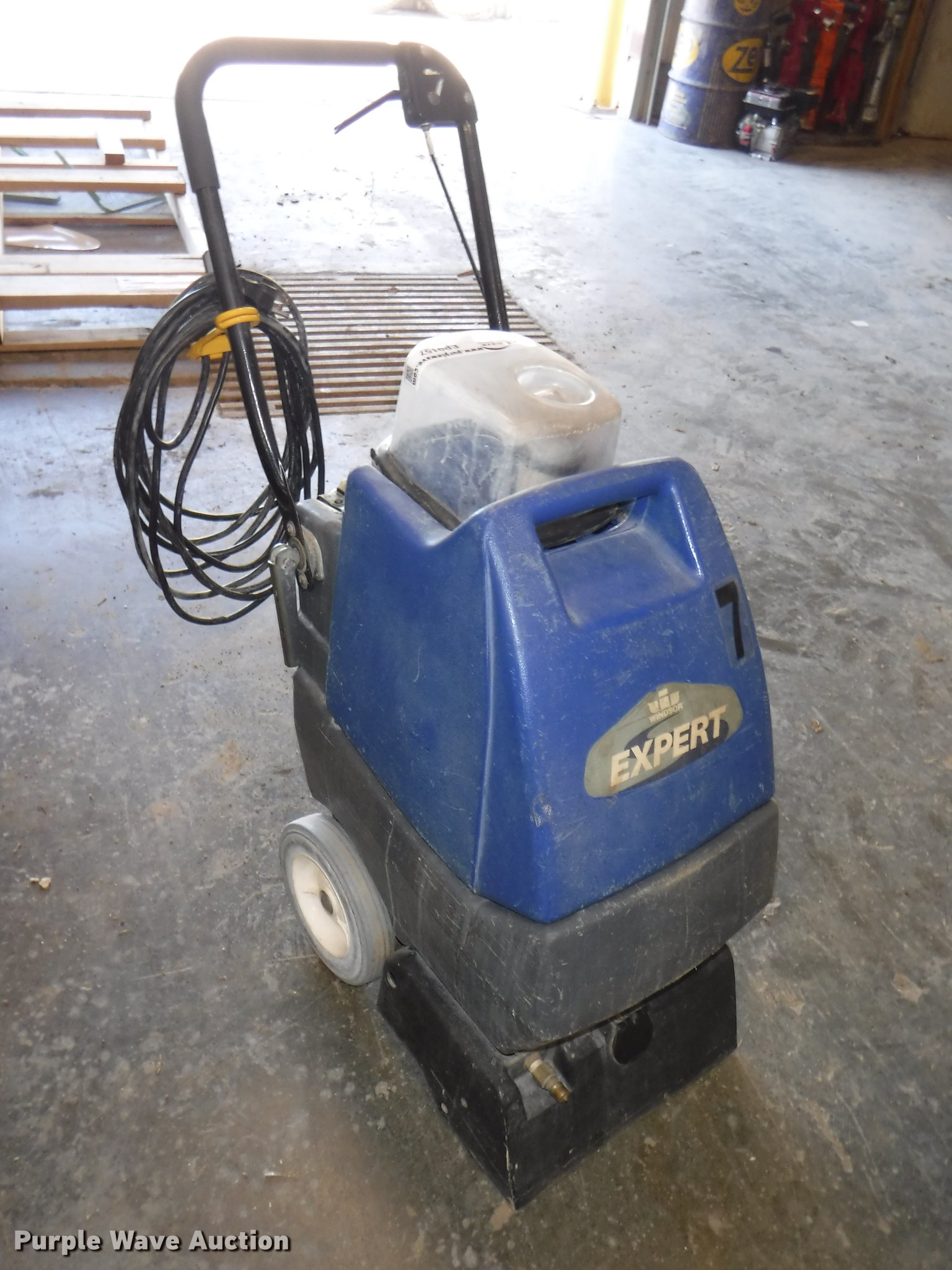 Windsor Expert floor cleaner in Paola, KS Item EP9157 sold Purple Wave