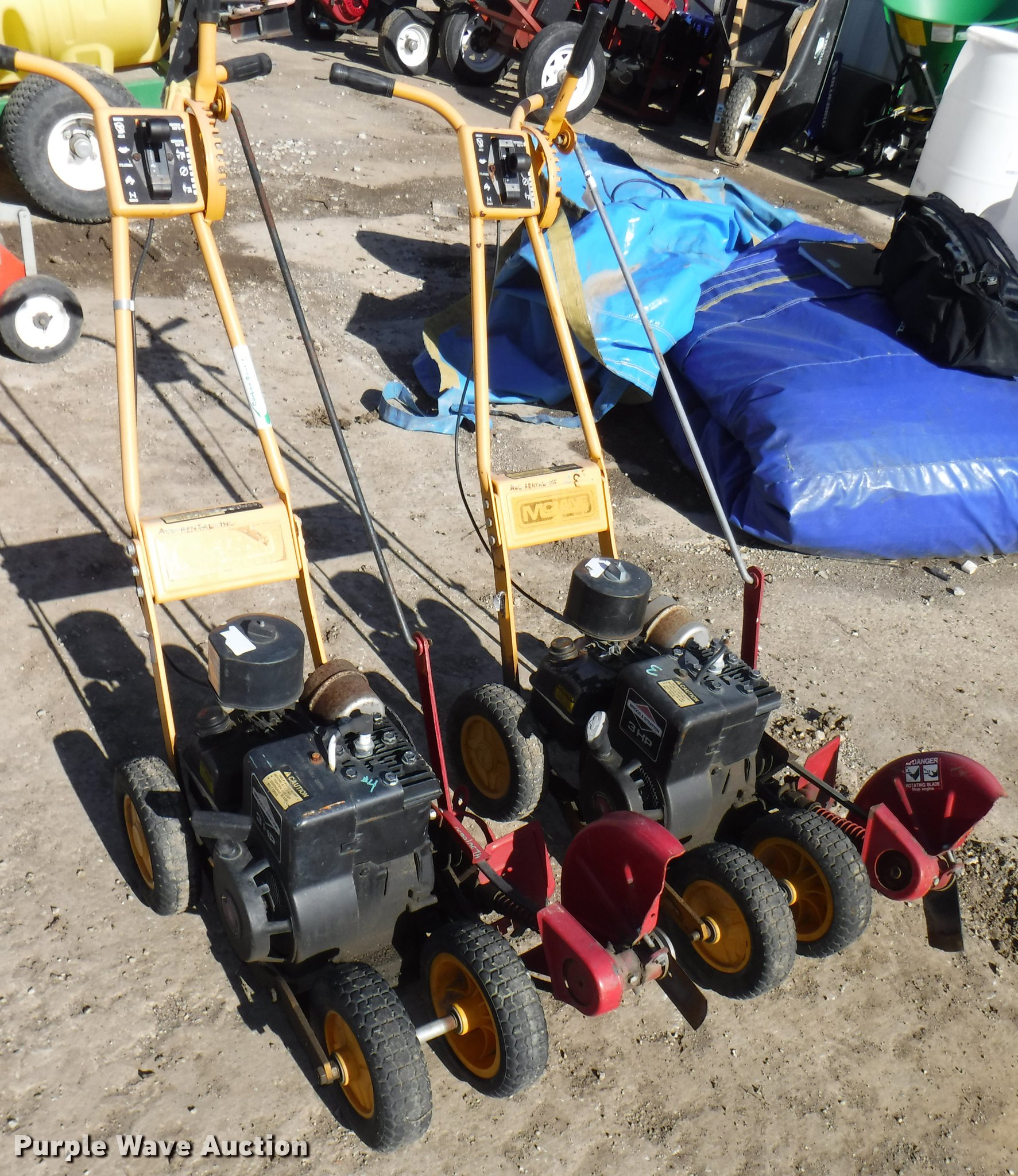 (2) McLane lawn edgers in Paola, KS Item EP9165 sold Purple Wave