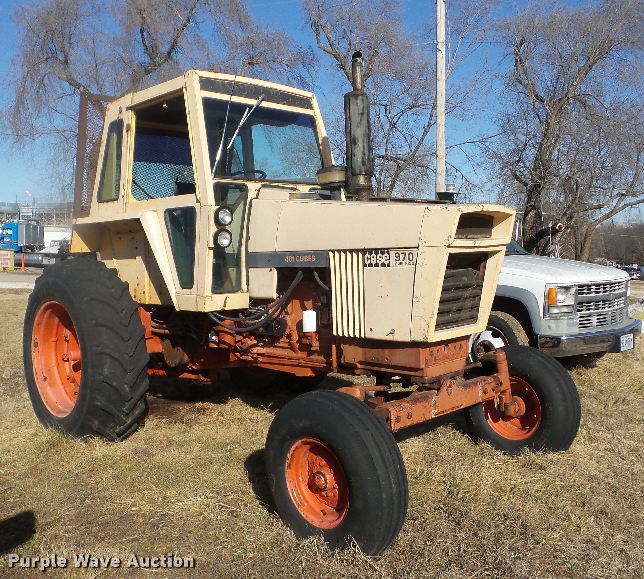 1972 Case 970 tractor in Carthage, MO Item J8539 sold Purple Wave