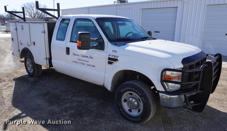 image for item DB0364 2008 Ford F250 Super Duty Super Cab utility bed pickup truck