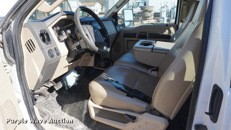 image for item DB0364 2008 Ford F250 Super Duty Super Cab utility bed pickup truck