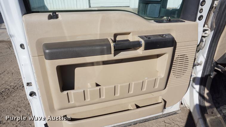 image for item DB0364 2008 Ford F250 Super Duty Super Cab utility bed pickup truck