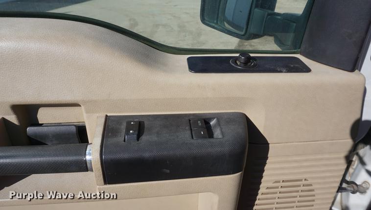 image for item DB0364 2008 Ford F250 Super Duty Super Cab utility bed pickup truck