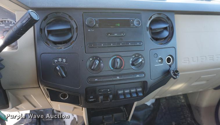 image for item DB0364 2008 Ford F250 Super Duty Super Cab utility bed pickup truck