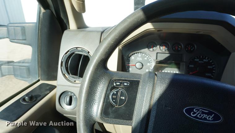 image for item DB0364 2008 Ford F250 Super Duty Super Cab utility bed pickup truck