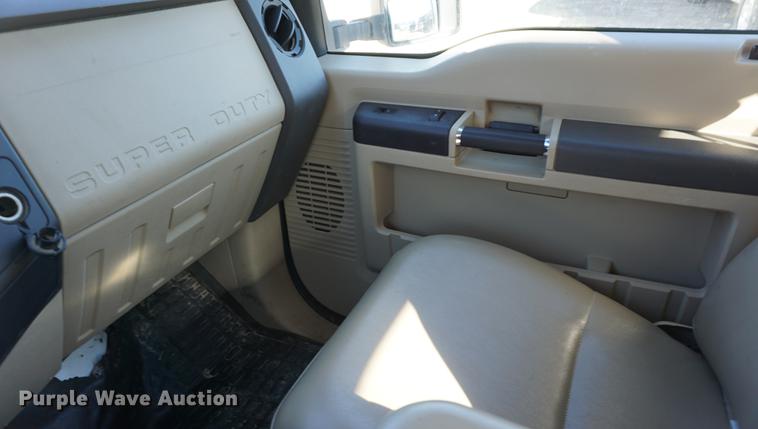 image for item DB0364 2008 Ford F250 Super Duty Super Cab utility bed pickup truck
