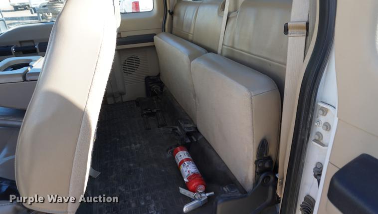 image for item DB0364 2008 Ford F250 Super Duty Super Cab utility bed pickup truck