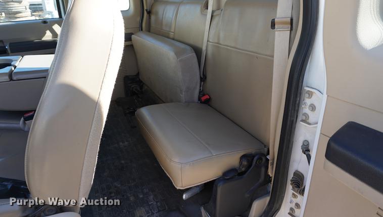 image for item DB0364 2008 Ford F250 Super Duty Super Cab utility bed pickup truck