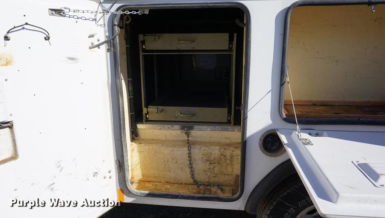 image for item DB0364 2008 Ford F250 Super Duty Super Cab utility bed pickup truck