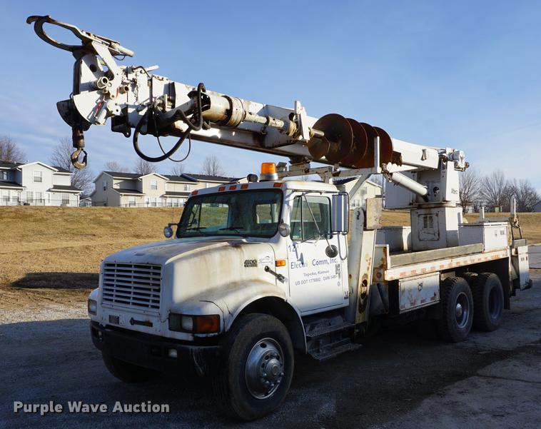 image for item DB0371 1998 International 4900 digger derrick truck