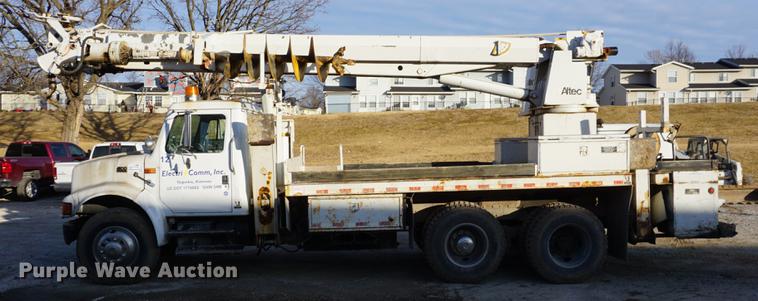 image for item DB0371 1998 International 4900 digger derrick truck