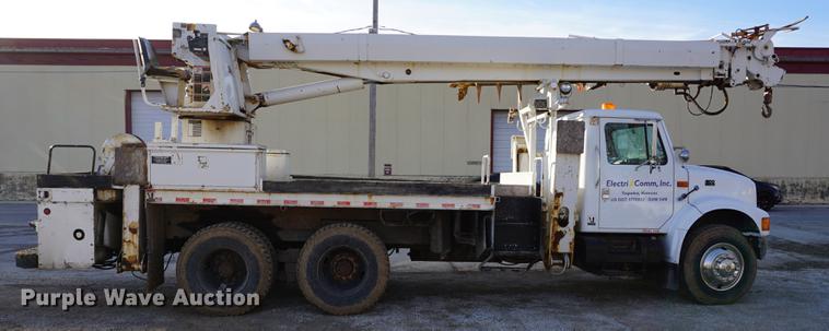 image for item DB0371 1998 International 4900 digger derrick truck