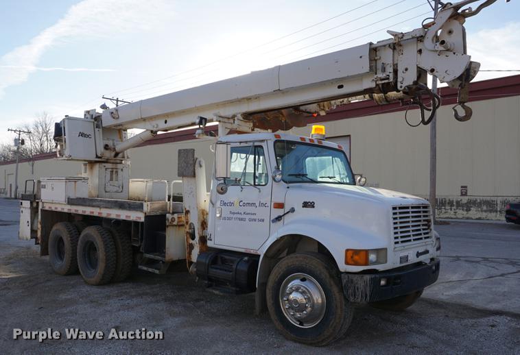 image for item DB0371 1998 International 4900 digger derrick truck