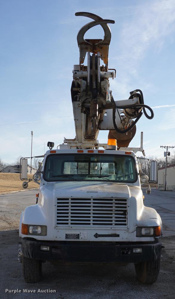 image for item DB0371 1998 International 4900 digger derrick truck