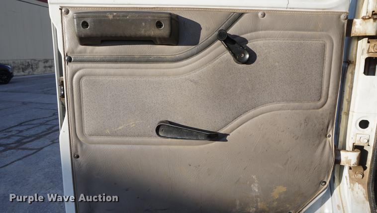 image for item DB0371 1998 International 4900 digger derrick truck