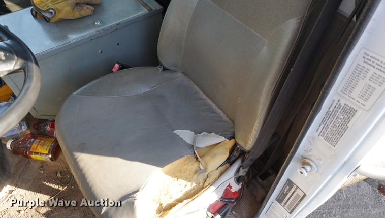 image for item DB0371 1998 International 4900 digger derrick truck