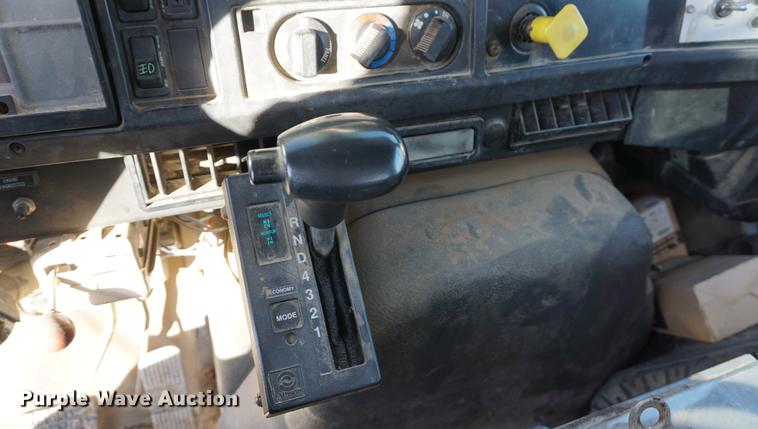 image for item DB0371 1998 International 4900 digger derrick truck