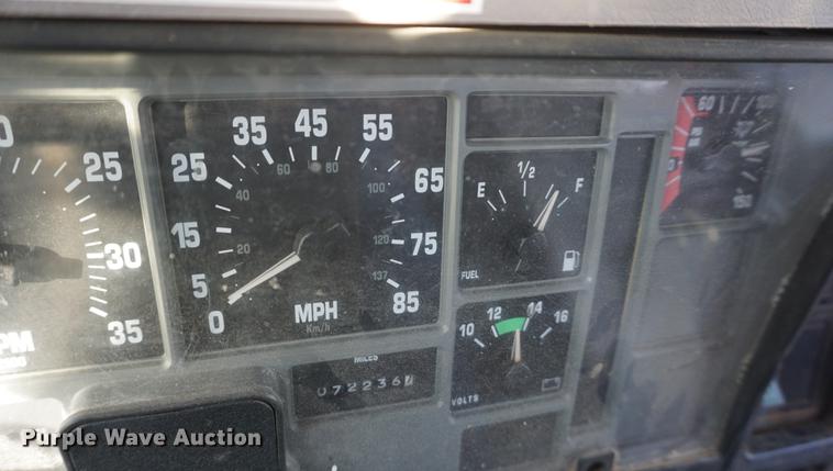 image for item DB0371 1998 International 4900 digger derrick truck