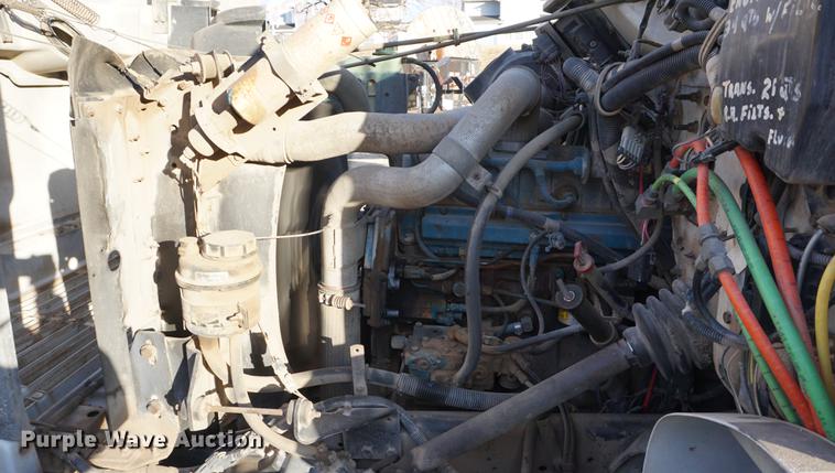 image for item DB0371 1998 International 4900 digger derrick truck