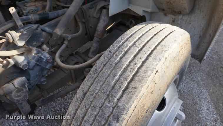 image for item DB0371 1998 International 4900 digger derrick truck