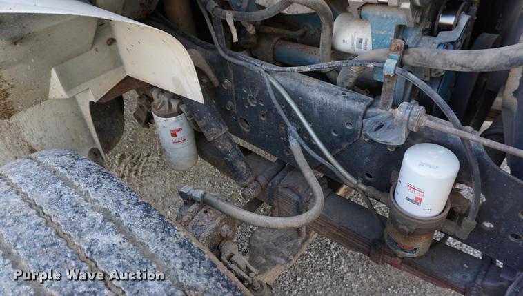 image for item DB0371 1998 International 4900 digger derrick truck